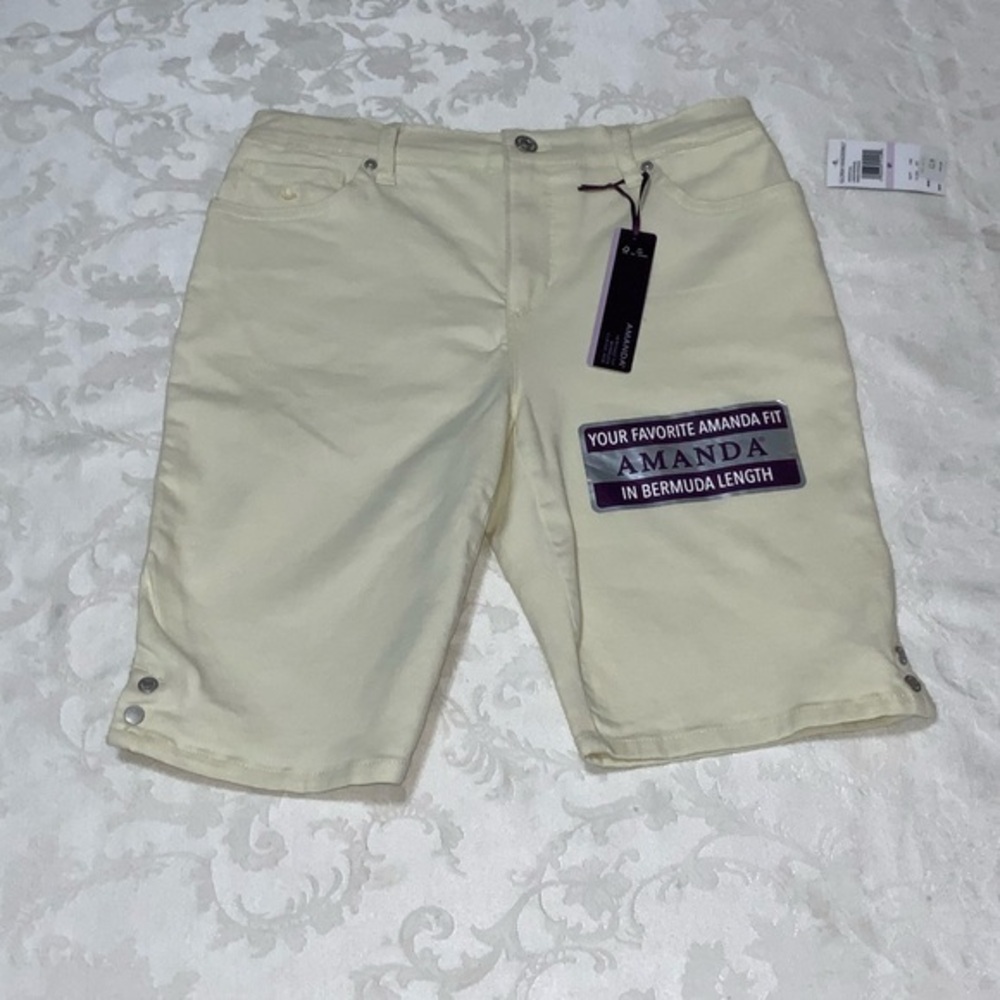Gloria Vanderbilt Amanda Light Yellow Bermuda Shorts Size 6P NWT